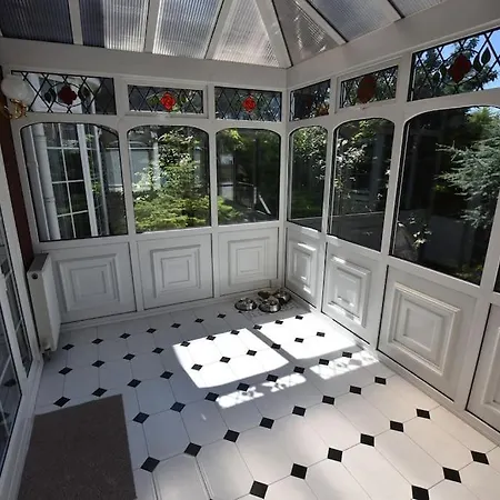 The Nutshell Villa Southport Exterior photo